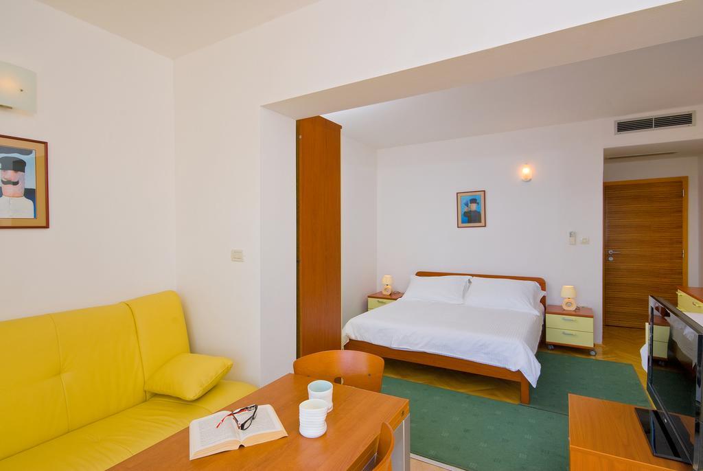 Apartments Villa Medic Brela Exteriér fotografie