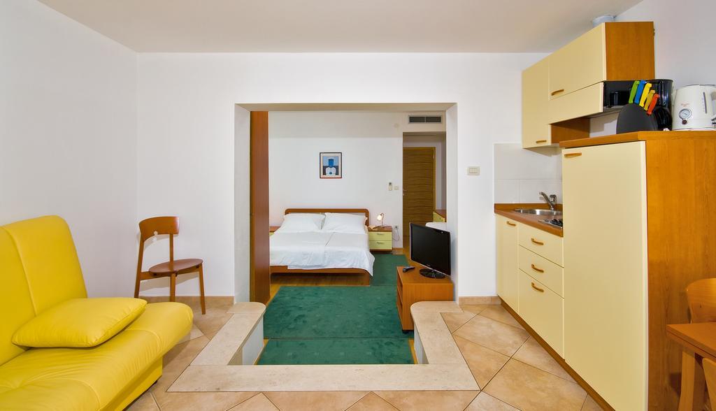 Apartments Villa Medic Brela Exteriér fotografie
